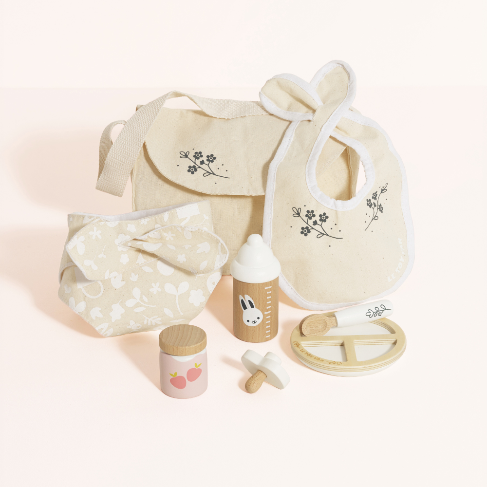 Le Toy Van - Dolls Nursing Kit and Bag - 8pcs