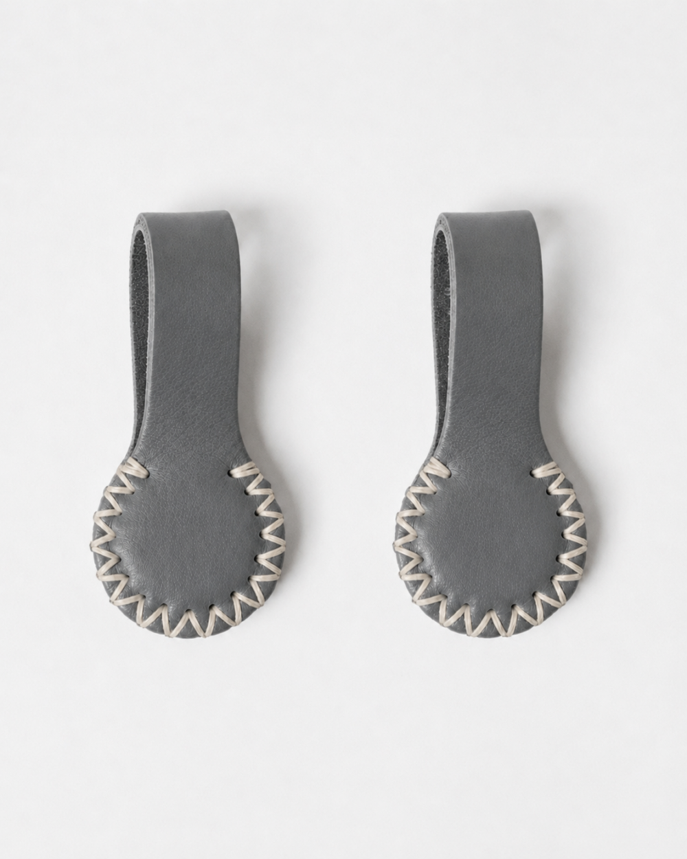 Stella Clip Table Mountain – Grey with cream stitching Leather Magnetic Clip