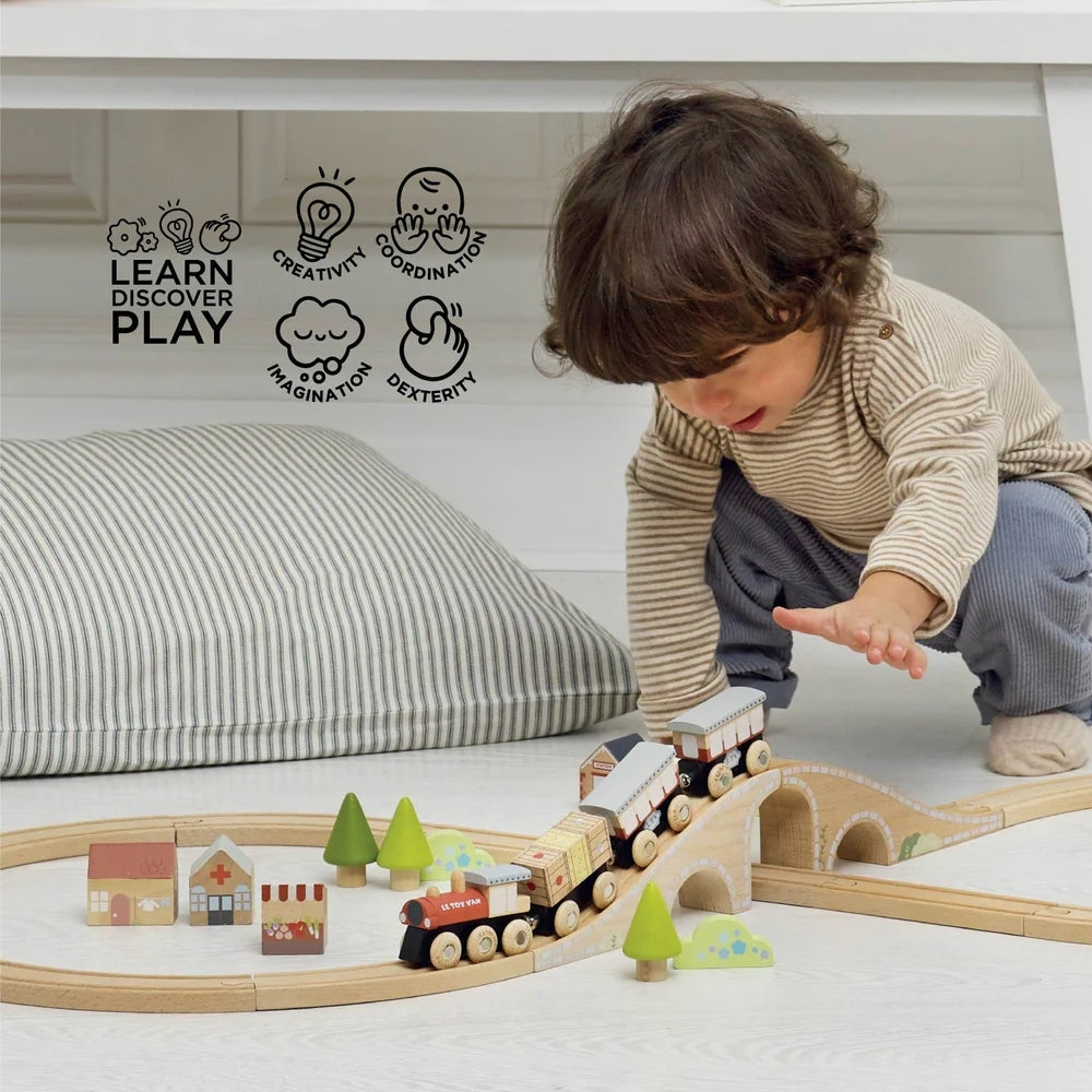 Le Toy Van - Figure of 8 Train Set