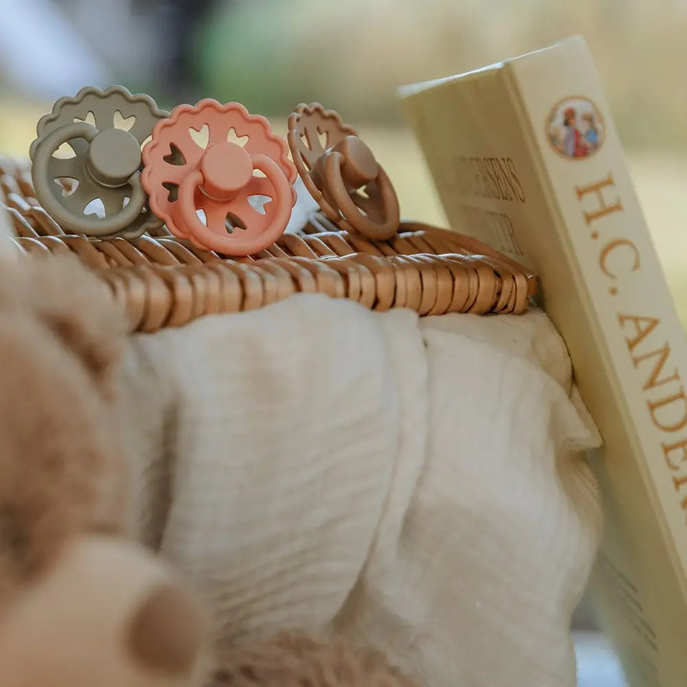 FRIGG Fairytale - Round Latex Pacifier - Princess & the Pea (Pretty in Peach) Frigg