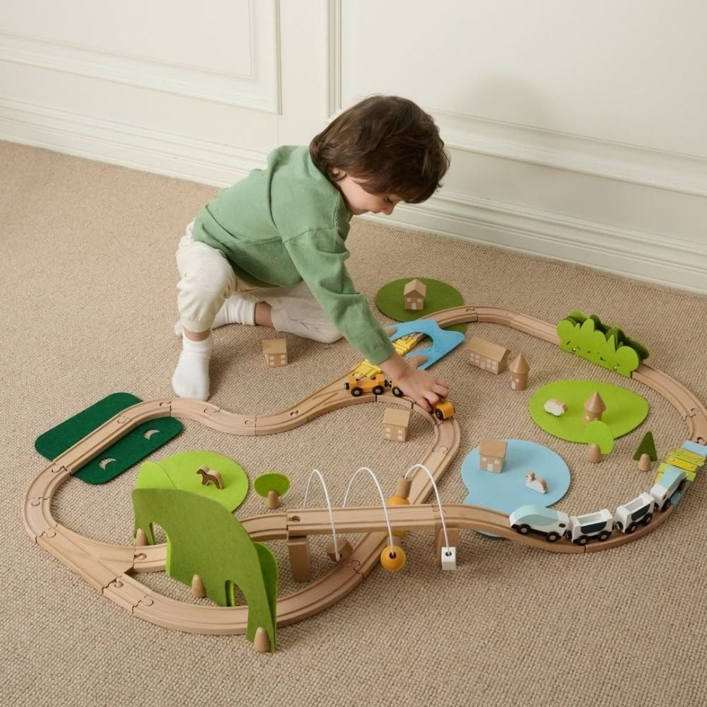 Classic World - Pretend & Play - Natural Wooden Train Set - 100pcs