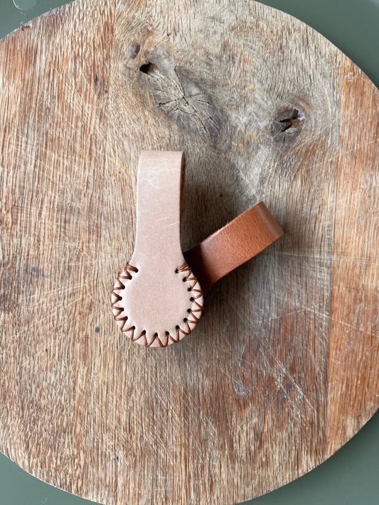 Stella Clip Harvest – Toffee & Beige Leather Magnetic Clip - Motherhood