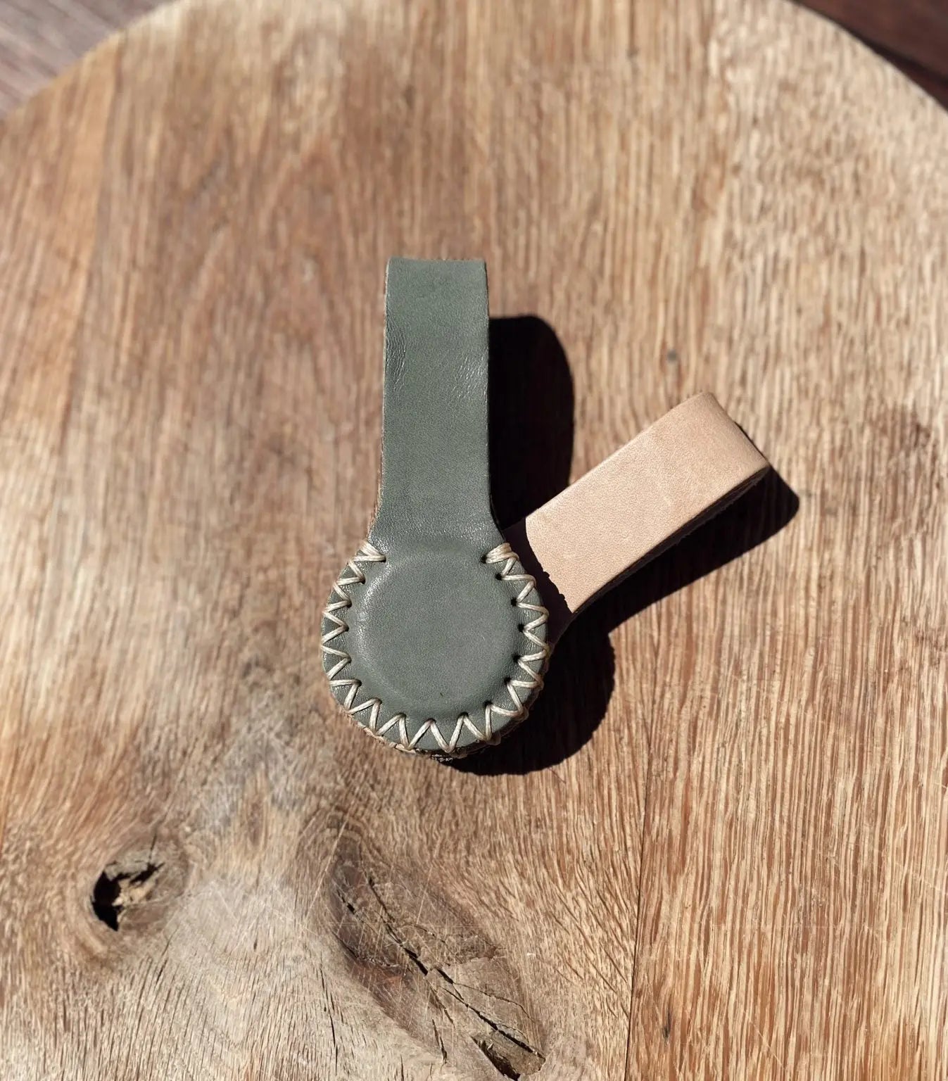 Stella Clip Urban Jungle – Green/Beige with cream stitching - Motherhood