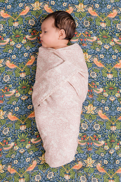 DockATot Swaddle Set Brer Rabbit / Strawberry Thief