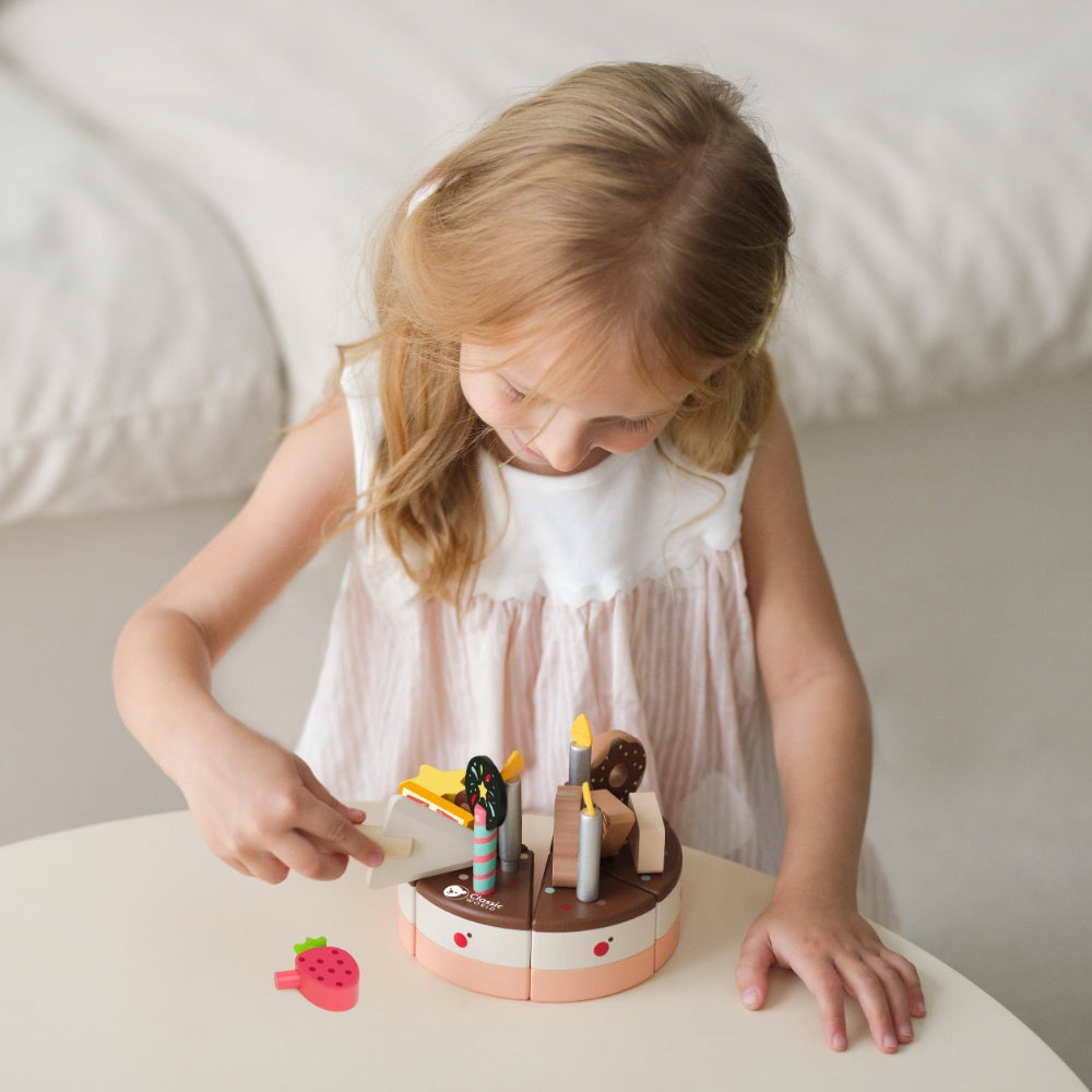 Classic World - Pretend & Play - Chocolate Birthday Cake - 19pcs