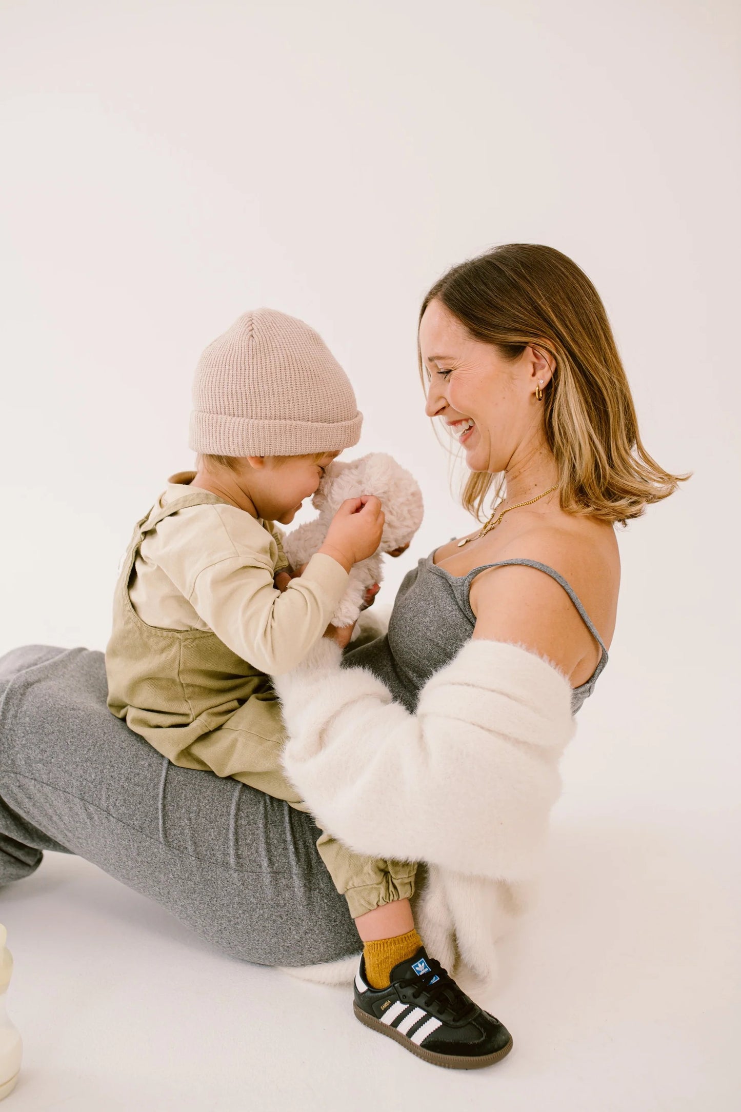 Lou Rechargeable Heartbeat Comforter (Brown)