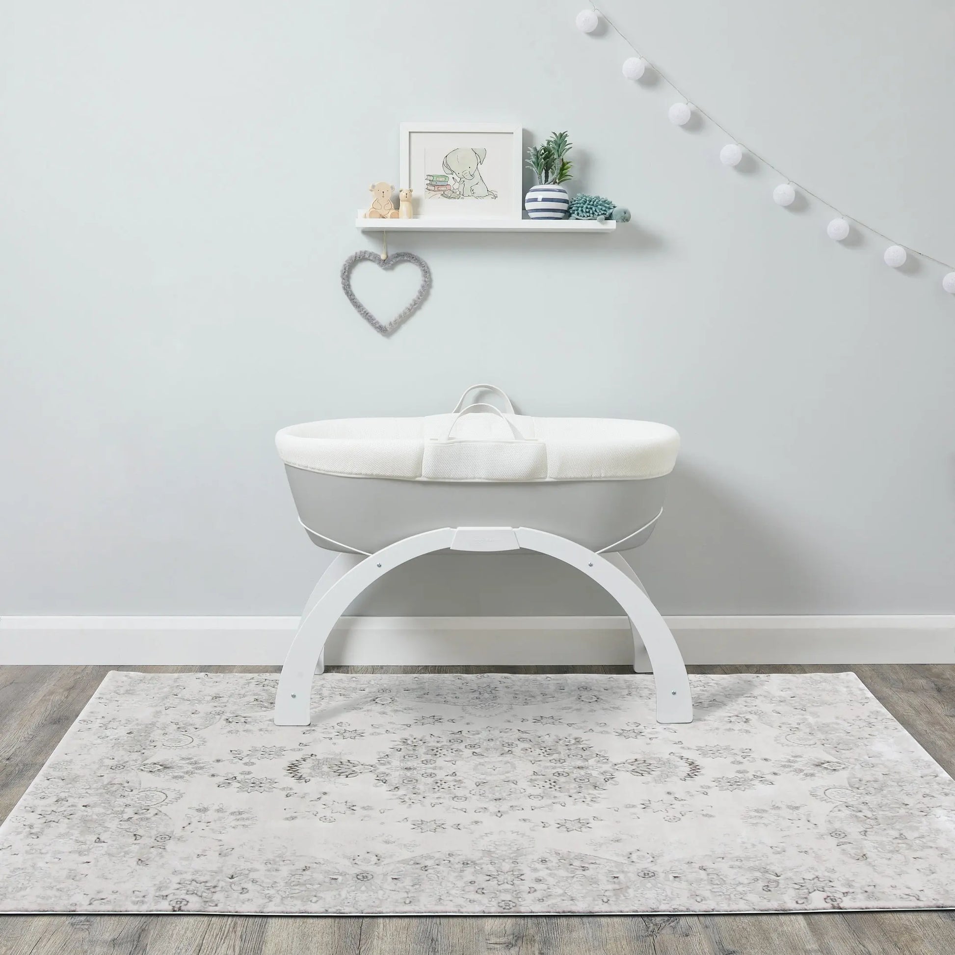 Shnuggle Dreami Moses Basket and Stand Shnuggle