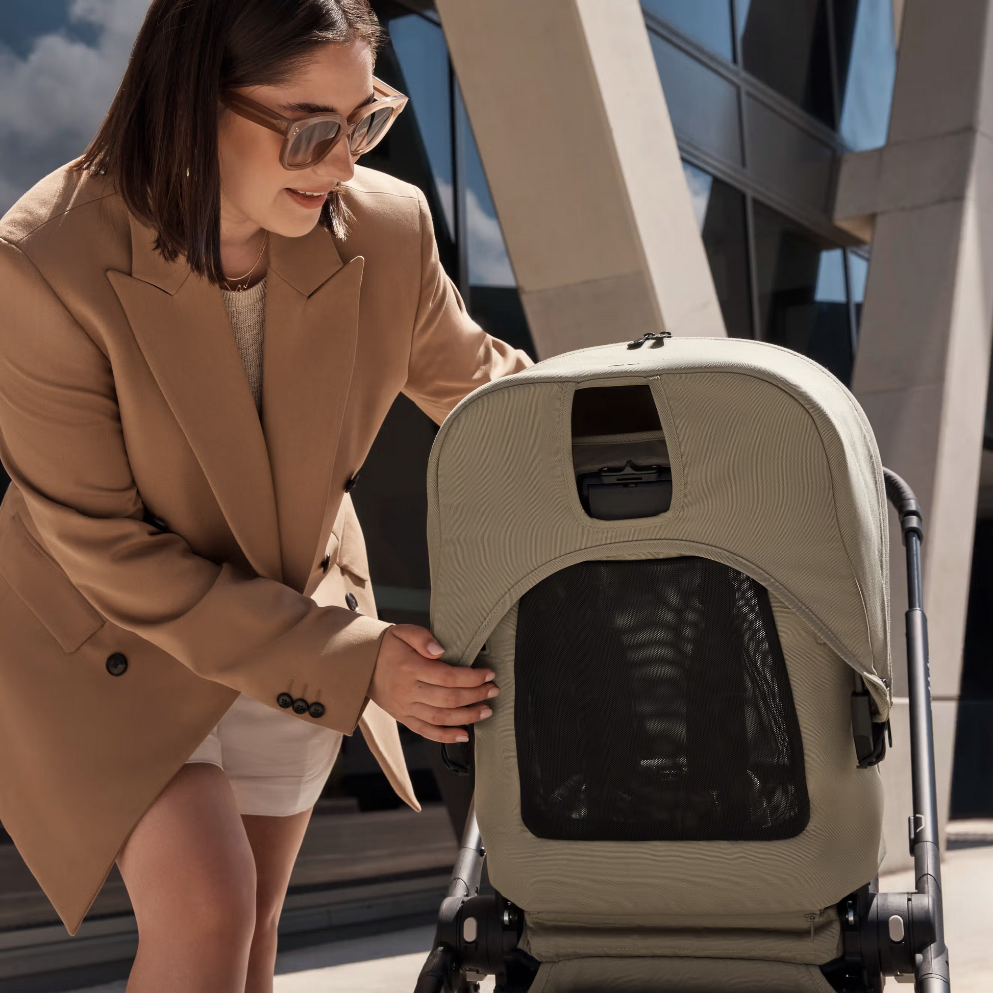 Redsbaby AERON | Compact Urban Pram & Stroller - Motherhood Close-up of Redsbaby AERON South Africa handlebar and chassis design