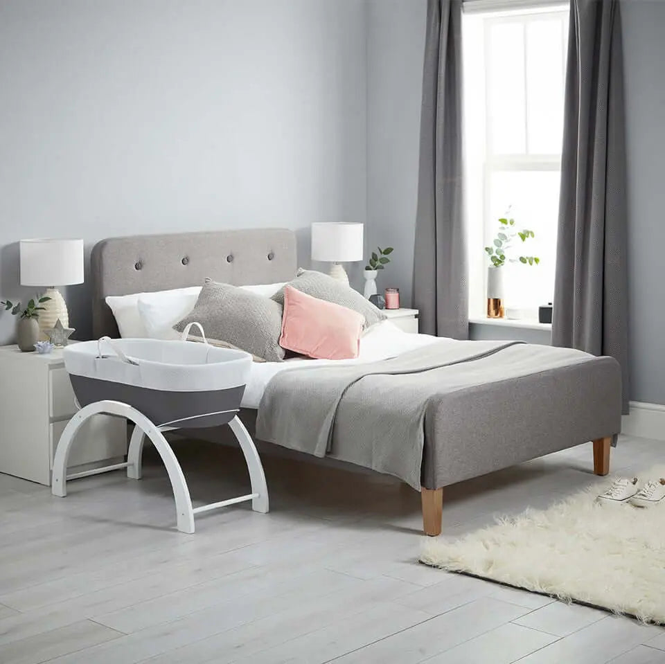 Shnuggle Dreami Moses Basket and Stand Shnuggle