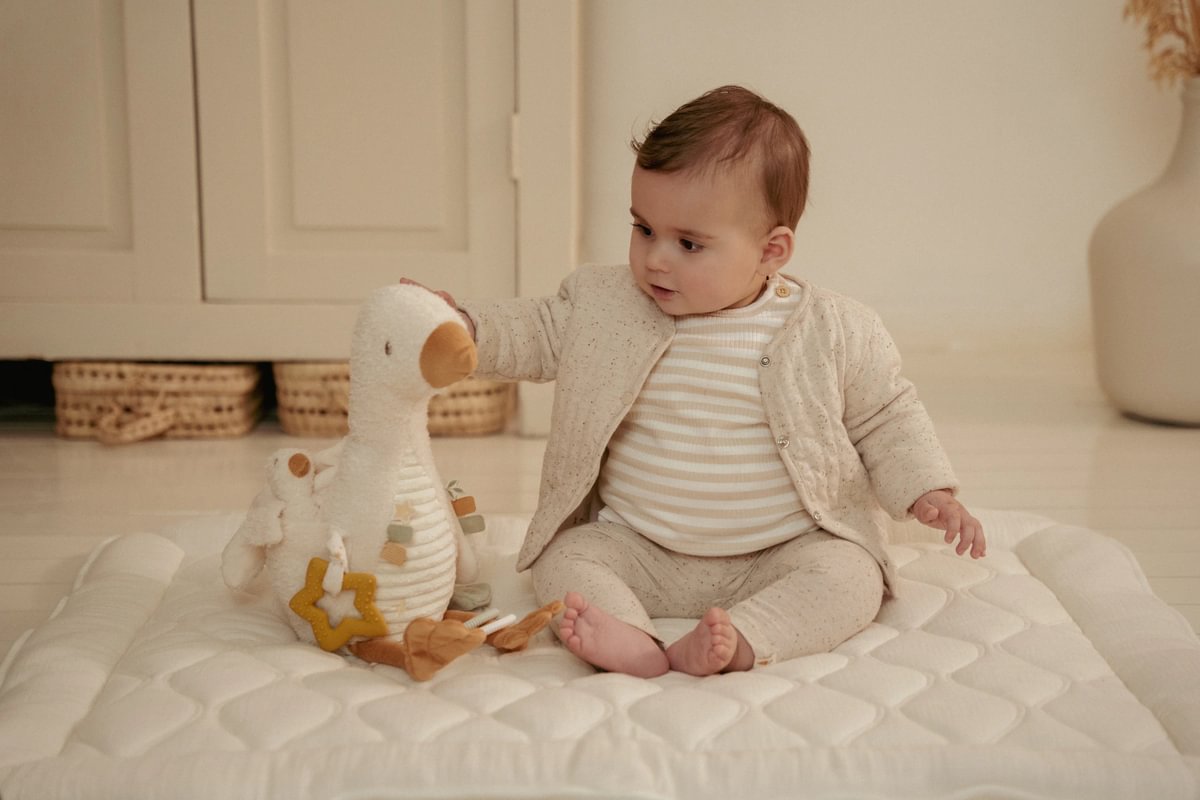 Little Dutch Activity Cuddle Goose Newborn Naturals