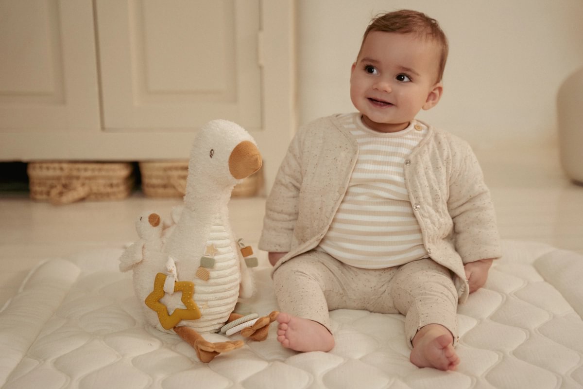 Little Dutch Activity Cuddle Goose Newborn Naturals