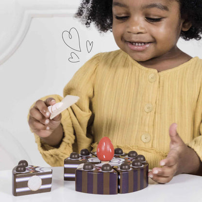 Le Toy Van - Wooden Chocolate Gateau Sliceable Cake - 8pcs