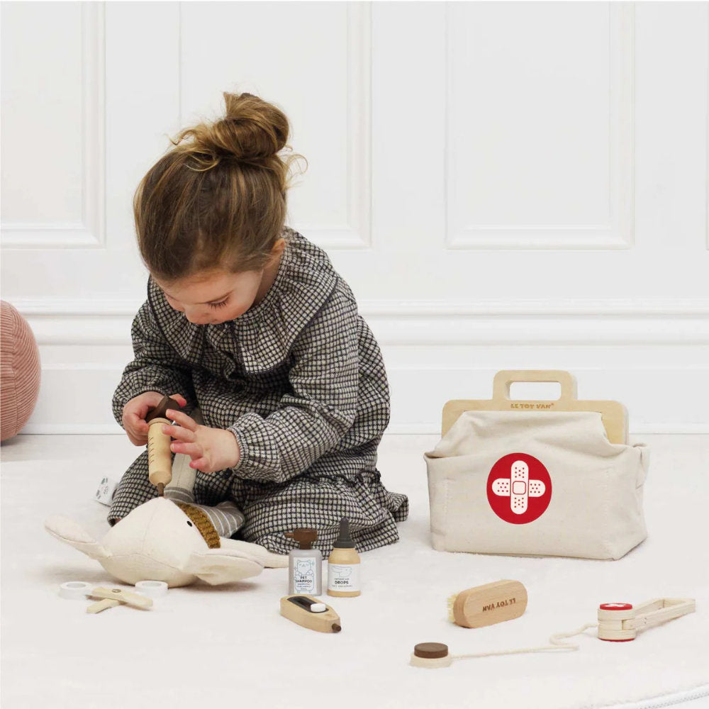 Le Toy Van - Wooden Animal Vet Set - 10pcs