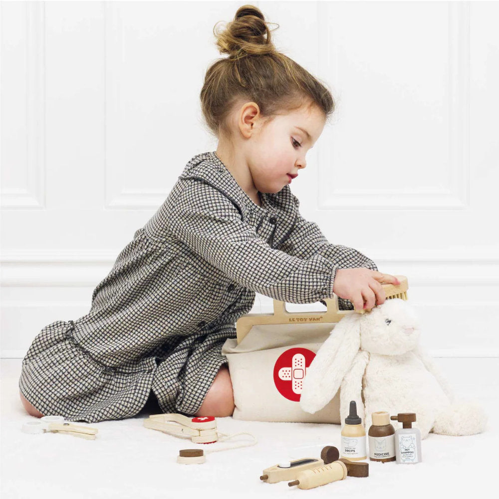Le Toy Van - Wooden Animal Vet Set - 10pcs