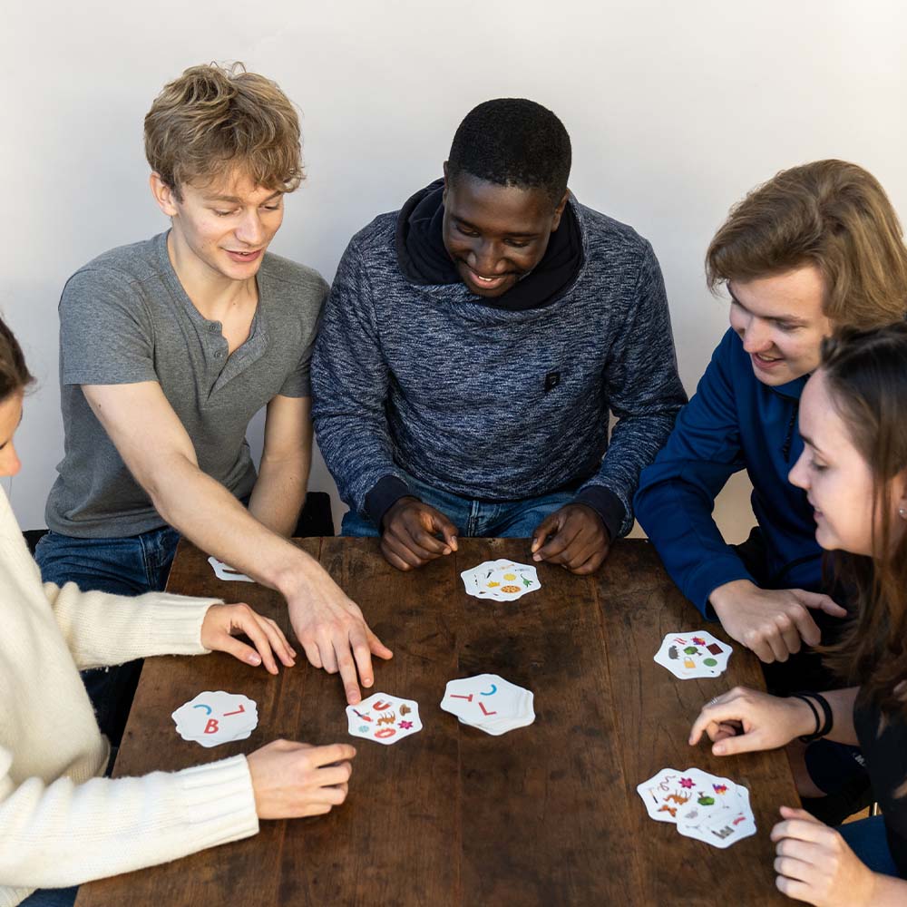 FlexiQ - Letter Links Educational Family Game